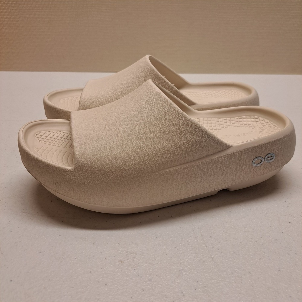 Oofos Womens Slides Size 9 Latte OOmega OOfoam Platform Recovery Sandal 2044-990